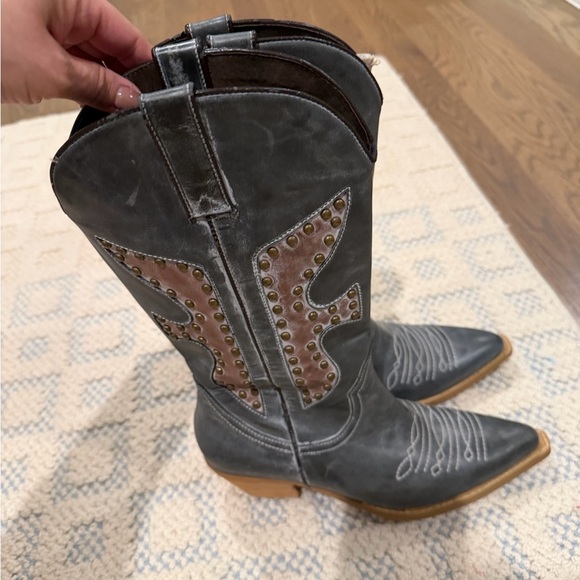 Shoes - Women's Daisy Duke cowgirl boots with studded python size 38 8 like Frye teal